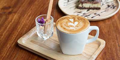 Pausen sind ein wichtiger Bestandteil des Alltags. Wir beraten Sie gerne für eine optimale Loesung in ihrem Betrieb. Wir bieten vom Snackautomaten bis zur professionellen Kaffeemaschine eine Loesung.